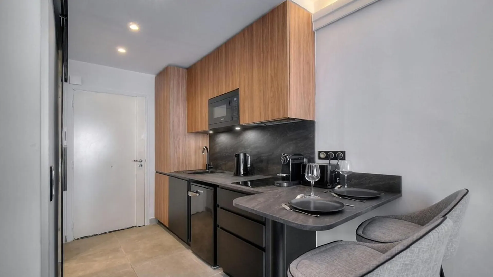 Cannes Luxury Rental - Stunning Apartment With Terrace To Rent Grand Hotel