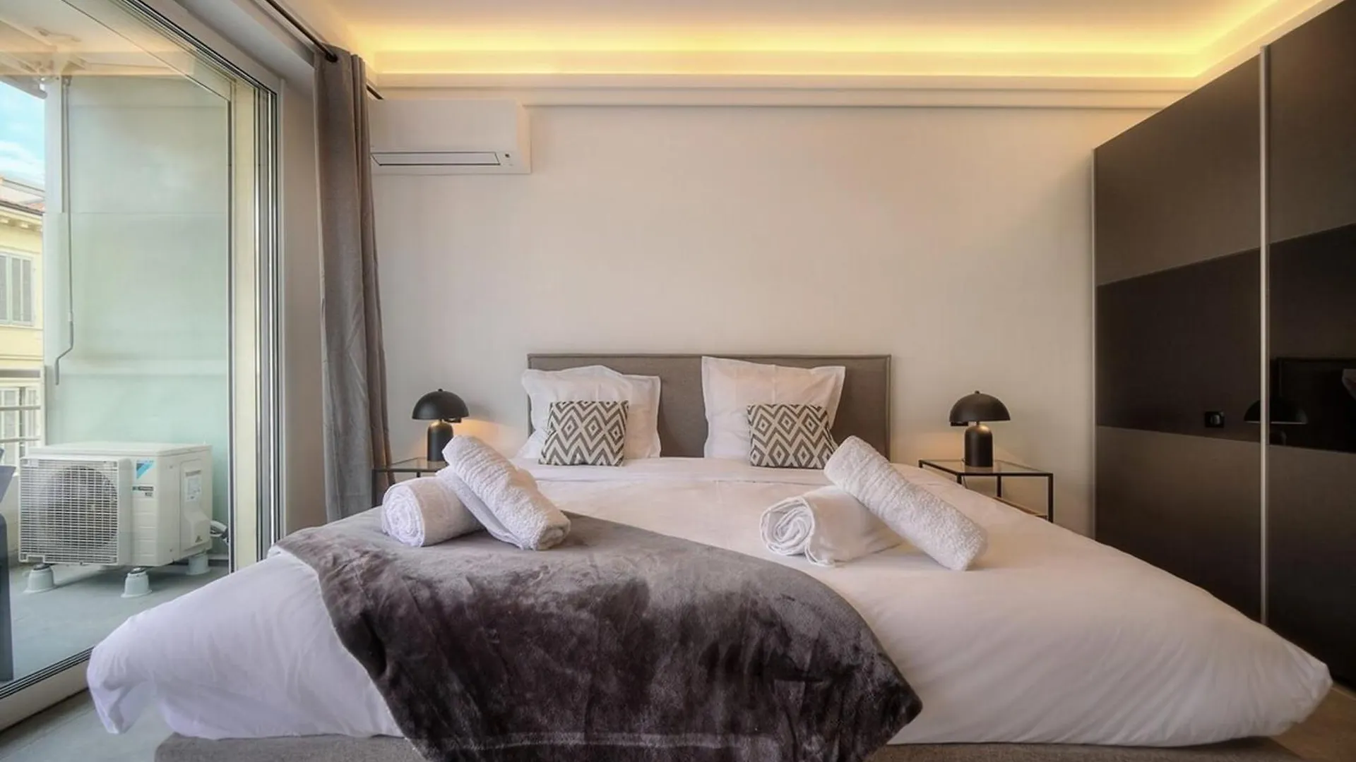 Cannes Luxury Rental - Stunning Apartment With Terrace To Rent Grand Hotel