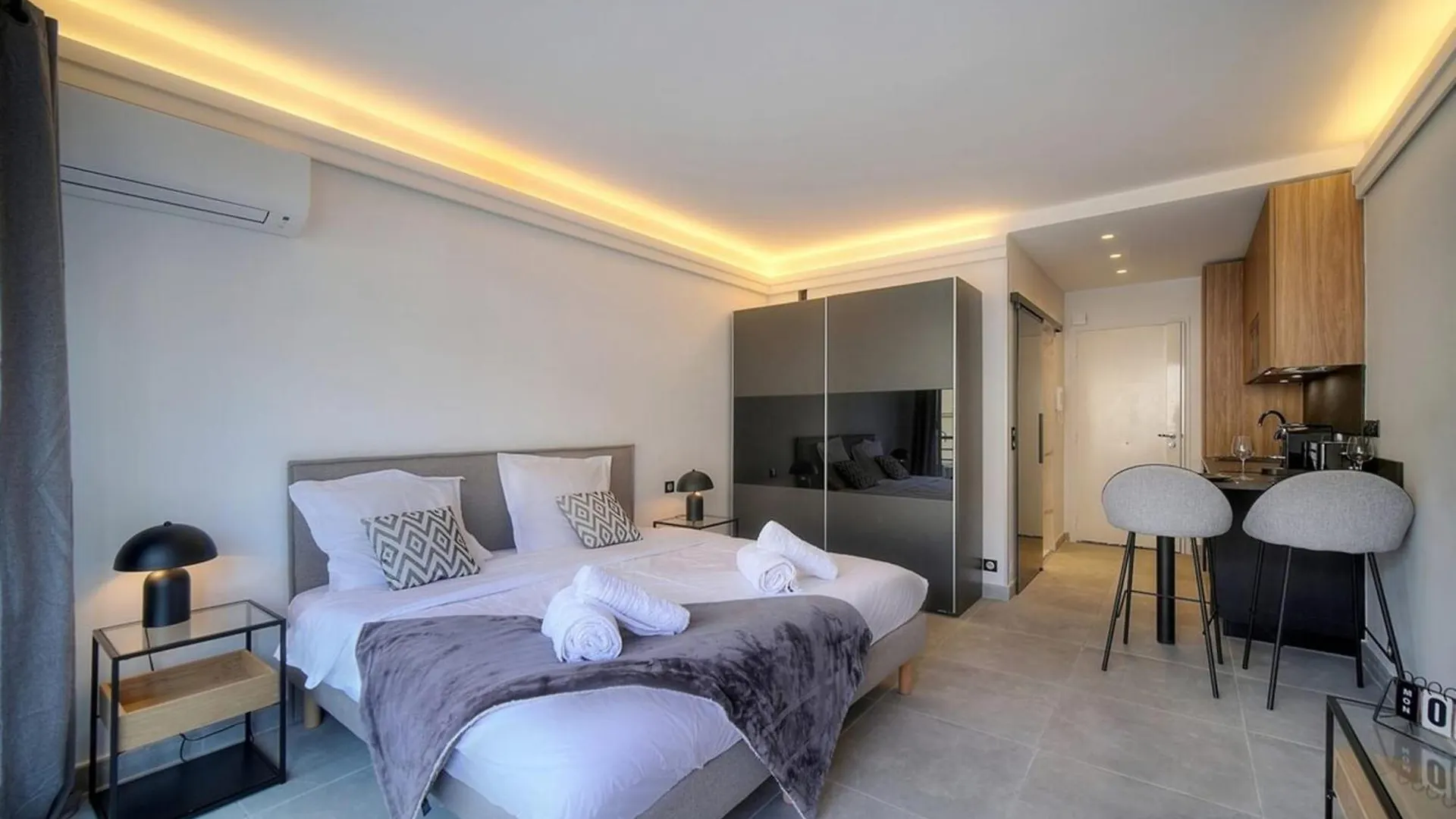 Cannes Luxury Rental - Stunning Apartment With Terrace To Rent Grand Hotel 0*,  França